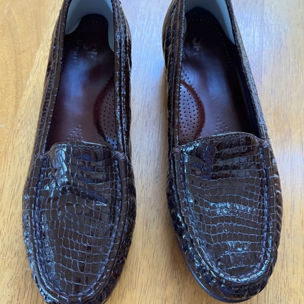 SAS Sz 7.5 M Shiny Brown Simplify Loafer Croc‎ Lightweight Slip On Moccasin - Picture 2 of 11